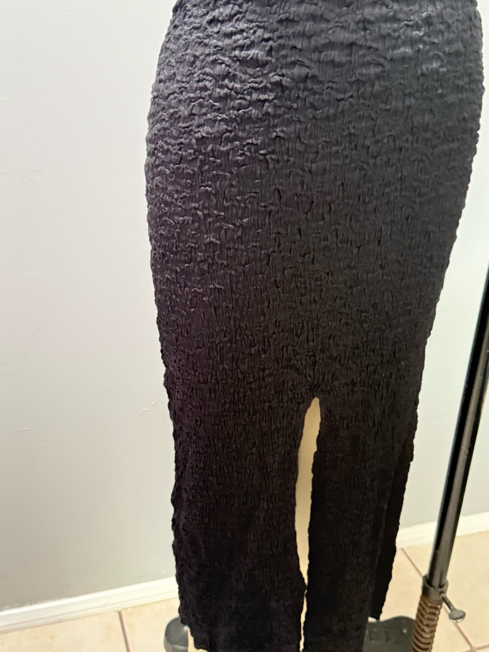 Black Textured Maxi Skirt with Front Slit - Picture 2 of 4
